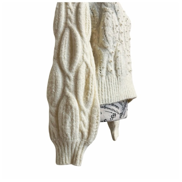 Boundary & Co. Crewneck Cable Knit Sweater. White. Medium - Picture 10 of 11